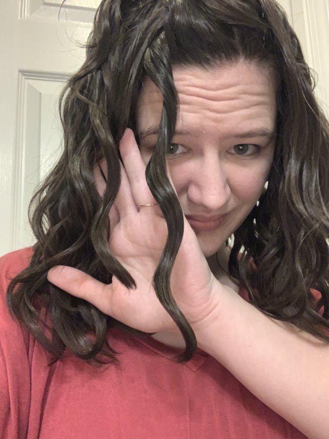 Curl clumps with the bowl method for wavy hair